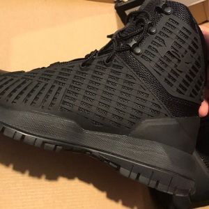 Women’s UA Stryker Boot SIZE: 7